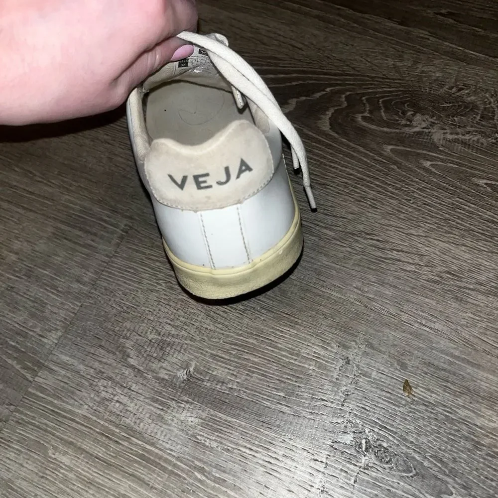 Veja fashion sneaker size 37